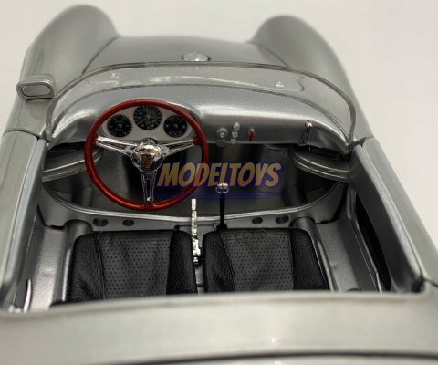 PORSCHE 550 A Spyder 1:18 model Maisto 31843 PORSCHE 550 A Spyder 1:18 model Maisto 31843