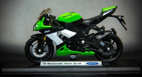KAWASAKI Ninja ZX-10R 2009 model 1:18 Welly KAWASAKI Ninja ZX-10R 2009 model 1:18 Welly