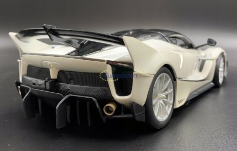 FERRARI FXX K Evo 70 duży model 1:18 Bburago 16012 FERRARI FXX K Evo 70 duży model 1:18 Bburago 16012