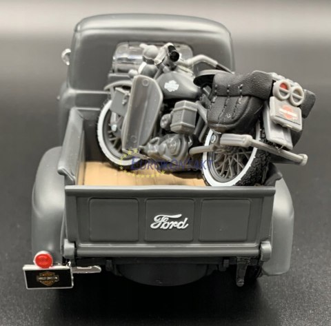 HARLEY DAVIDSON WLA Flathead 1942 + FORD F-1 1:24 HARLEY DAVIDSON WLA Flathead 1942 + FORD F-1 1:24