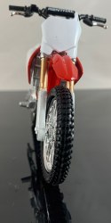 HONDA CRF 450 R na podstawce model 1:18 Maisto