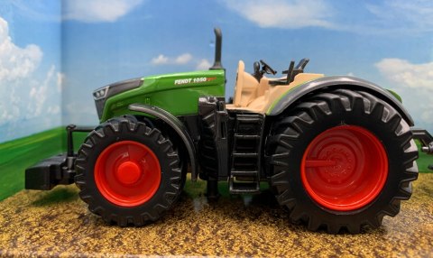 Traktor FENDT 1050 Vario zgrabiarka BBURAGO metal Traktor FENDT 1050 Vario zgrabiarka BBURAGO metal
