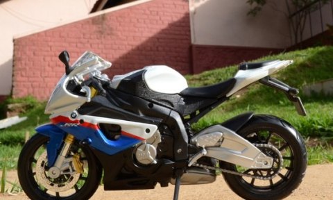 BMW S 1000 RR PODSTAWKA model 1:12 Maisto 32702 BMW S 1000 RR PODSTAWKA model 1:12 Maisto 32702