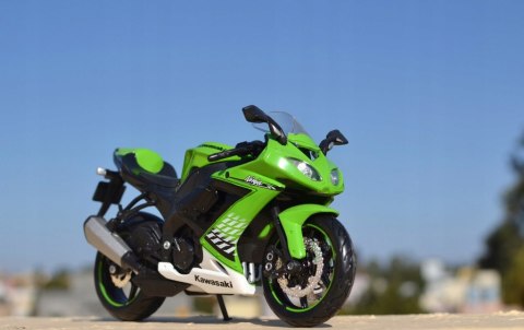 KAWASAKI ZX 10R Ninja PODSTAWKA 1:12 Maisto 32709 KAWASAKI ZX 10R Ninja PODSTAWKA 1:12 Maisto 32709