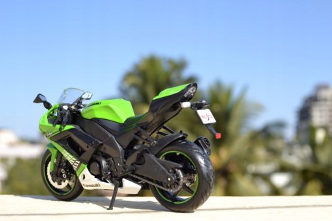 KAWASAKI ZX 10R Ninja PODSTAWKA 1:12 Maisto 32709 KAWASAKI ZX 10R Ninja PODSTAWKA 1:12 Maisto 32709