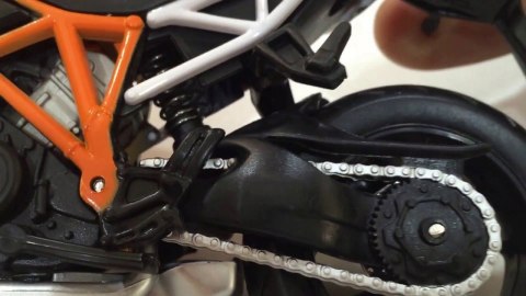 KTM 1290 SUPER DUKE R PODSTAWKA 1:12 Maisto 32710 KTM 1290 SUPER DUKE R PODSTAWKA 1:12 Maisto 32710