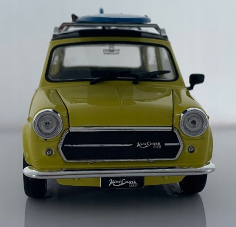 MINI Cooper 1300 z deską SURFING metal WELLY 1:24 MINI Cooper 1300 z deską SURFING metal WELLY 1:24