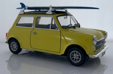 MINI Cooper 1300 z deską SURFING metal WELLY 1:24 MINI Cooper 1300 z deską SURFING metal WELLY 1:24