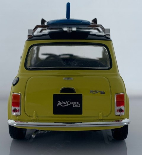 MINI Cooper 1300 z deską SURFING metal WELLY 1:24 MINI Cooper 1300 z deską SURFING metal WELLY 1:24