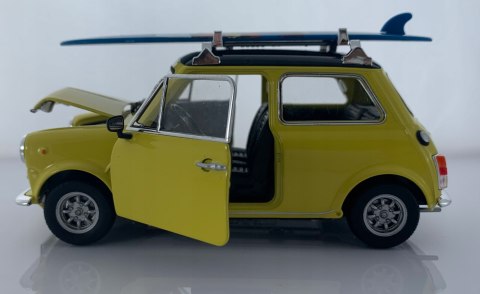MINI Cooper 1300 z deską SURFING metal WELLY 1:24 MINI Cooper 1300 z deską SURFING metal WELLY 1:24