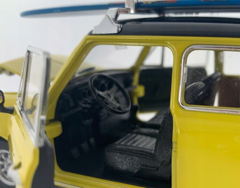 MINI Cooper 1300 z deską SURFING metal WELLY 1:24 MINI Cooper 1300 z deską SURFING metal WELLY 1:24