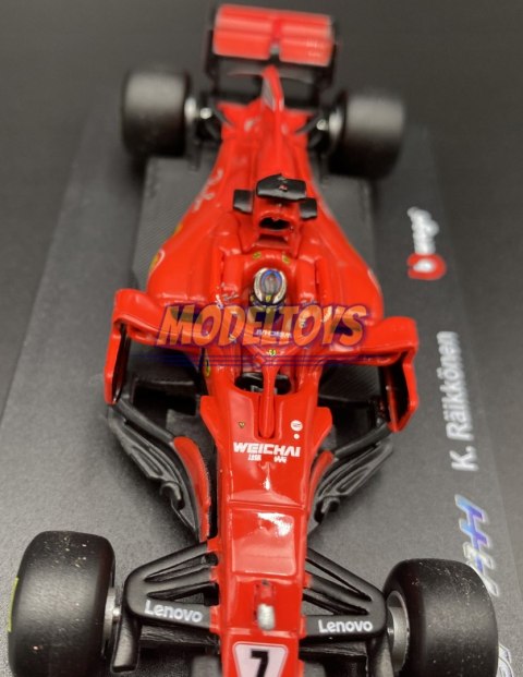 Bolid F1 FERRARI SF71H Raikkonen KASK BBurago 1:43 Bolid F1 FERRARI SF71H Raikkonen KASK BBurago 1:43