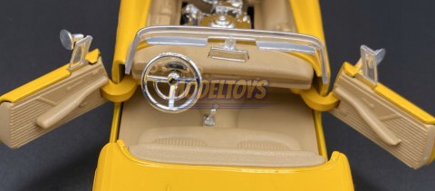 Ford THUNDERBIRD rok 1956 1:24 Motormax 73215 Ford THUNDERBIRD rok 1956 1:24 Motormax 73215