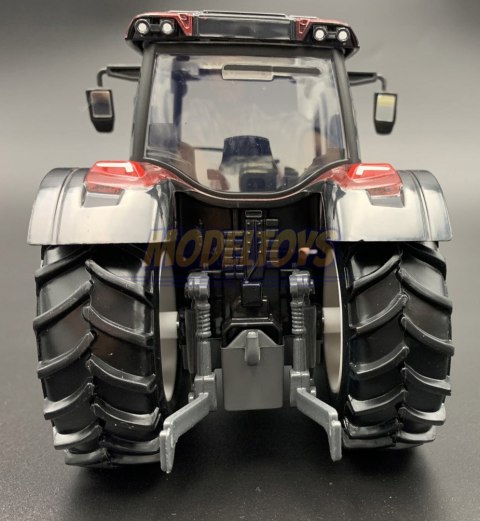 Traktor ciągnik VALTRA N174 1:32 BBURAGO metal Traktor ciągnik VALTRA N174 1:32 BBURAGO metal