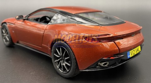 Aston Martin DB11 1:24 model Motormax 79345 Aston Martin DB11 1:24 model Motormax 79345