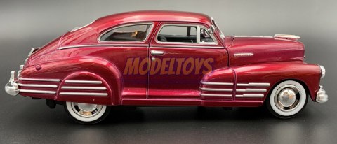 Chevrolet Aerosedan Fleetline 1:24 Motormax 73266 Chevrolet Aerosedan Fleetline 1:24 Motormax 73266