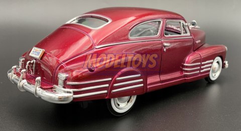 Chevrolet Aerosedan Fleetline 1:24 Motormax 73266 Chevrolet Aerosedan Fleetline 1:24 Motormax 73266