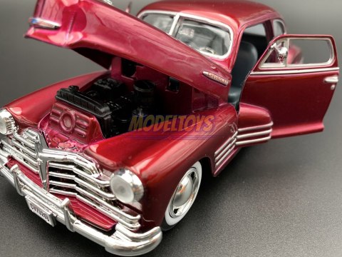 Chevrolet Aerosedan Fleetline 1:24 Motormax 73266 Chevrolet Aerosedan Fleetline 1:24 Motormax 73266