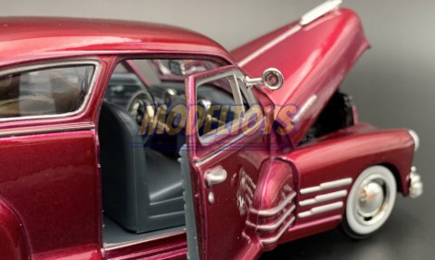 Chevrolet Aerosedan Fleetline 1:24 Motormax 73266 Chevrolet Aerosedan Fleetline 1:24 Motormax 73266