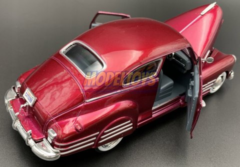 Chevrolet Aerosedan Fleetline 1:24 Motormax 73266 Chevrolet Aerosedan Fleetline 1:24 Motormax 73266