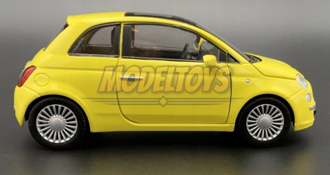 FIAT 500 Nuova 1:24 Motormax 73373 FIAT 500 Nuova 1:24 Motormax 73373