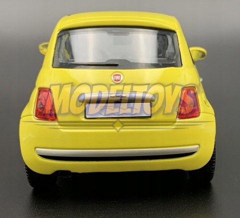 FIAT 500 Nuova 1:24 Motormax 73373 FIAT 500 Nuova 1:24 Motormax 73373