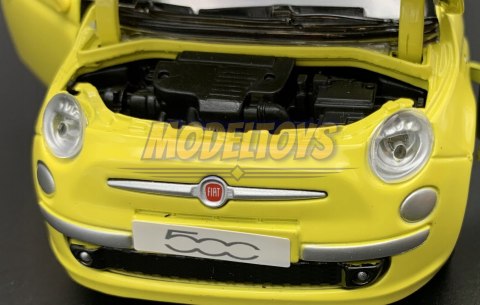 FIAT 500 Nuova 1:24 Motormax 73373 FIAT 500 Nuova 1:24 Motormax 73373