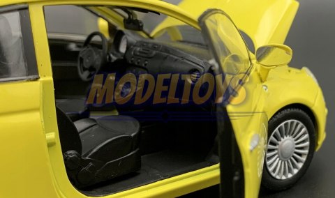 FIAT 500 Nuova 1:24 Motormax 73373 FIAT 500 Nuova 1:24 Motormax 73373