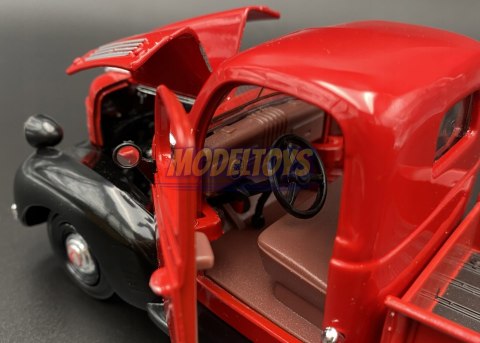 Plymouth 1941 Pickup 1:24 model Motormax 73278 Plymouth 1941 Pickup 1:24 model Motormax 73278