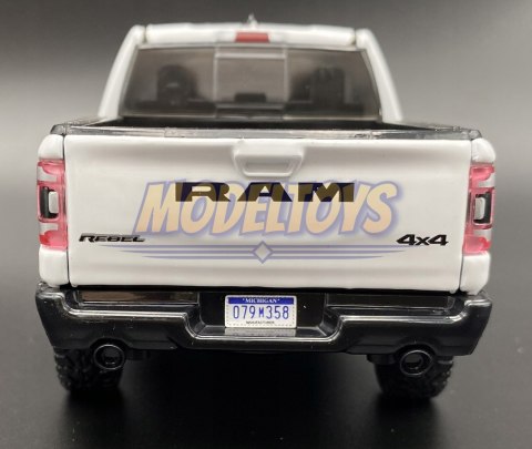RAM 1500 Crew Rebel 2019 1:27 model Motormax 79358 RAM 1500 Crew Rebel 2019 1:27 model Motormax 79358