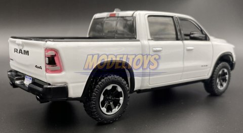 RAM 1500 Crew Rebel 2019 1:27 model Motormax 79358 RAM 1500 Crew Rebel 2019 1:27 model Motormax 79358