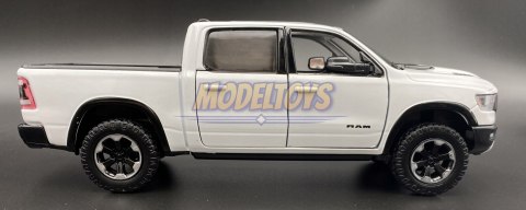 RAM 1500 Crew Rebel 2019 1:27 model Motormax 79358 RAM 1500 Crew Rebel 2019 1:27 model Motormax 79358