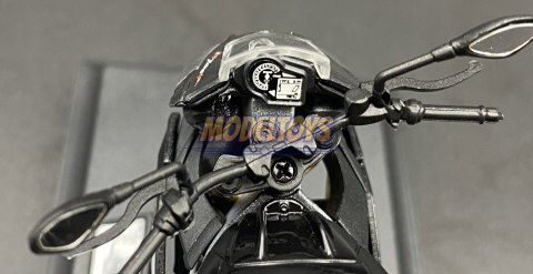 APRILIA Tuono V4 motocykl model 1:18 Welly APRILIA Tuono V4 motocykl model 1:18 Welly