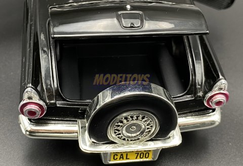 Ford Thunderbird 1956 1:18 model Motormax 73173 Ford Thunderbird 1956 1:18 model Motormax 73173