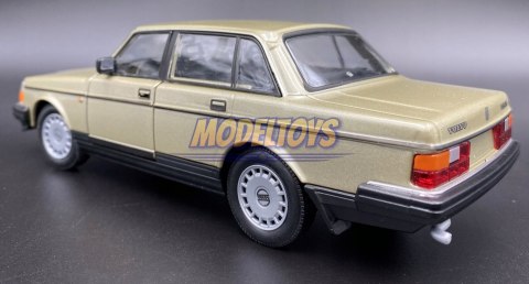 VOLVO 240 GL gold model 24102 Welly 1:24 VOLVO 240 GL gold model 24102 Welly 1:24