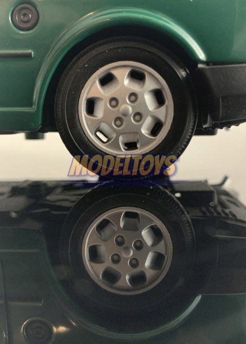 FIAT 126p 126.el maluch model metal Welly 1:21 FIAT 126p 126.el maluch model metal Welly 1:21
