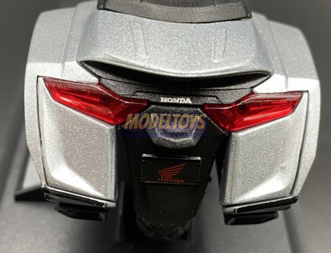 HONDA GL1800 Gold Wing motocykl model 1:18 Welly HONDA GL1800 Gold Wing motocykl model 1:18 Welly