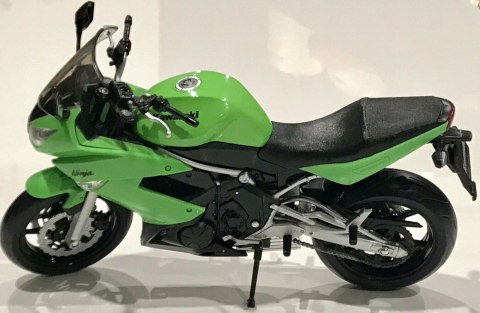 KAWASAKI 650R Ninja model 1:10 Welly 62803 KAWASAKI 650R Ninja model 1:10 Welly 62803