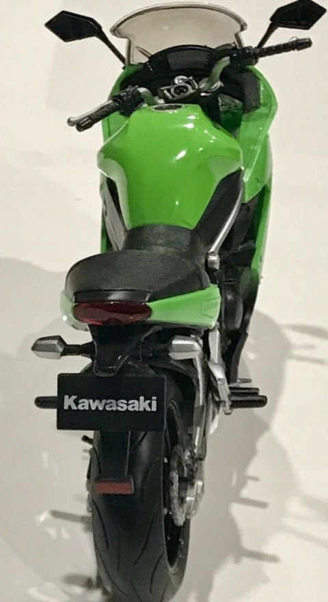KAWASAKI 650R Ninja model 1:10 Welly 62803 KAWASAKI 650R Ninja model 1:10 Welly 62803