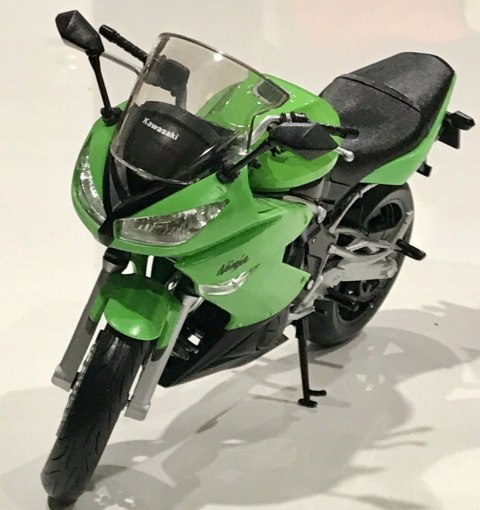 KAWASAKI 650R Ninja model 1:10 Welly 62803 KAWASAKI 650R Ninja model 1:10 Welly 62803