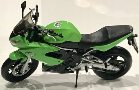 KAWASAKI 650R Ninja model 1:10 Welly 62803 KAWASAKI 650R Ninja model 1:10 Welly 62803