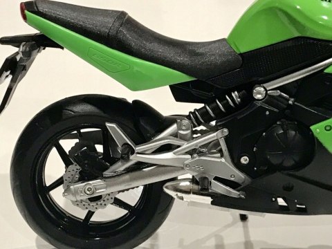 KAWASAKI 650R Ninja model 1:10 Welly 62803 KAWASAKI 650R Ninja model 1:10 Welly 62803