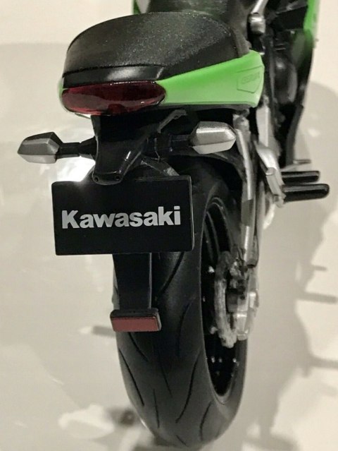 KAWASAKI 650R Ninja model 1:10 Welly 62803 KAWASAKI 650R Ninja model 1:10 Welly 62803