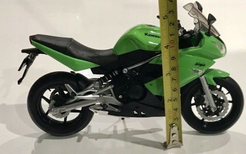 KAWASAKI 650R Ninja model 1:10 Welly 62803 KAWASAKI 650R Ninja model 1:10 Welly 62803