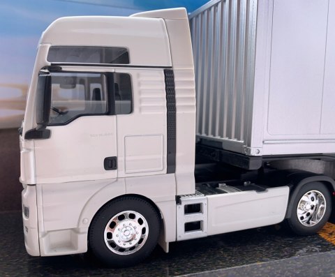 MAN TGX 18.440 ciągnik z naczepą TIR WELLY 1:32 MAN TGX 18.440 ciągnik z naczepą TIR WELLY 1:32