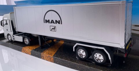 MAN TGX 18.440 ciągnik z naczepą TIR WELLY 1:32 MAN TGX 18.440 ciągnik z naczepą TIR WELLY 1:32