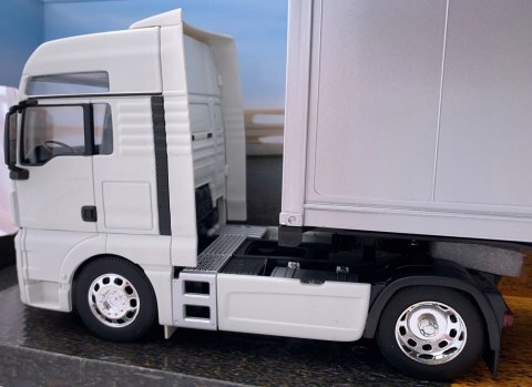 MAN TGX 18.440 ciągnik z naczepą TIR WELLY 1:32 MAN TGX 18.440 ciągnik z naczepą TIR WELLY 1:32