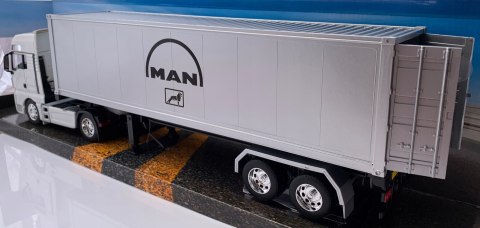 MAN TGX 18.440 ciągnik z naczepą TIR WELLY 1:32 MAN TGX 18.440 ciągnik z naczepą TIR WELLY 1:32