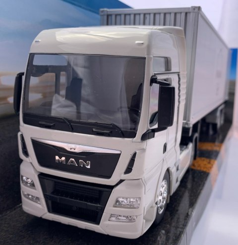 MAN TGX 18.440 ciągnik z naczepą TIR WELLY 1:32 MAN TGX 18.440 ciągnik z naczepą TIR WELLY 1:32