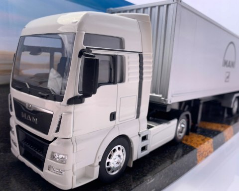MAN TGX 18.440 ciągnik z naczepą TIR WELLY 1:32 MAN TGX 18.440 ciągnik z naczepą TIR WELLY 1:32